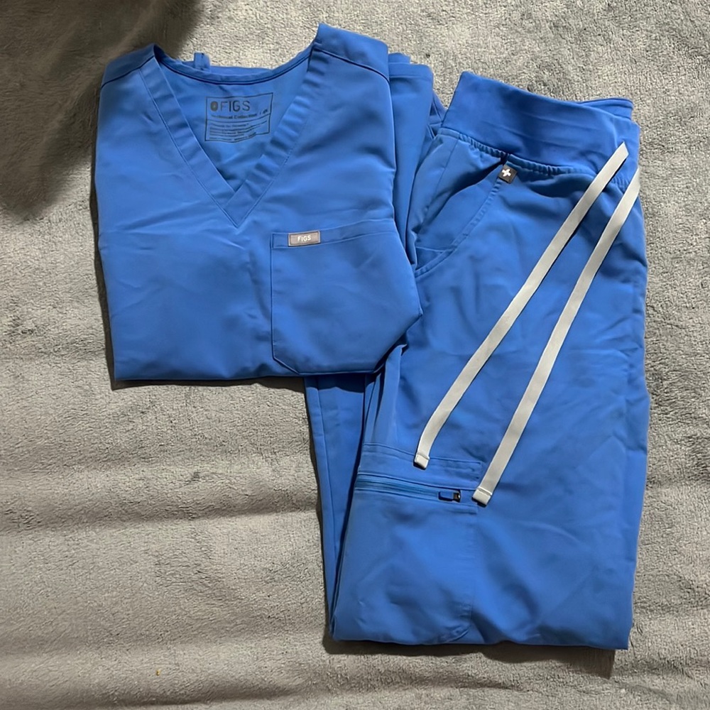 High Waisted Zamora Jogger Pants & Catarina One-Pocket Scrub Top in Ceil Blue